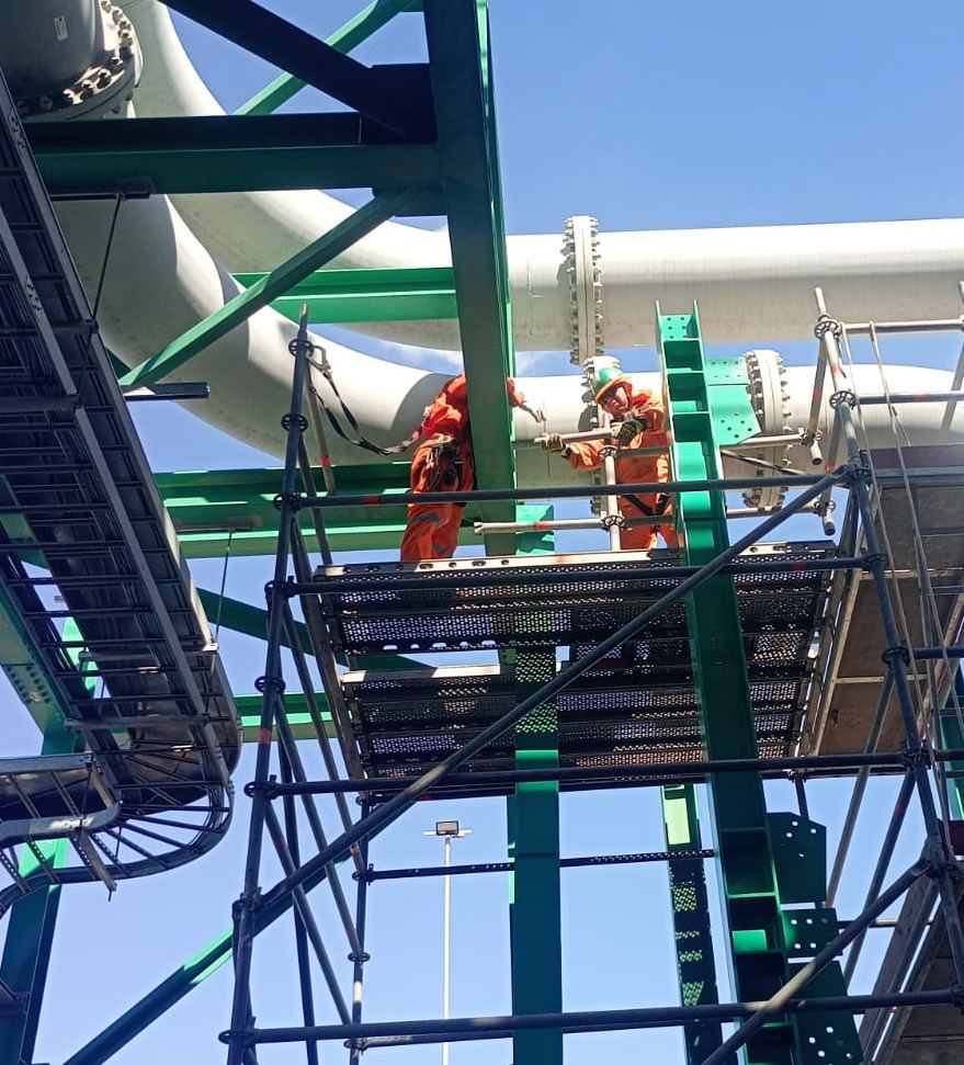 Montaje de estructura metálica industrial